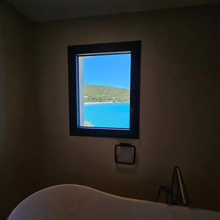 Prestige Au Bord De L'eau- Misincu